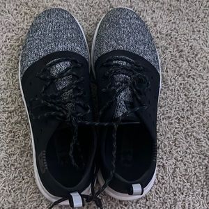 Under armour women’s sneaker
